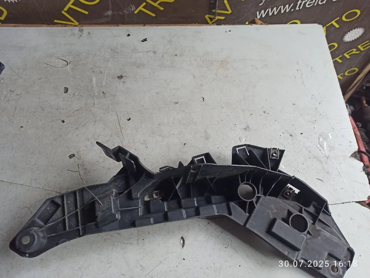 Кронштейн крепления бампера переднего Citroen Jumper 1375162080