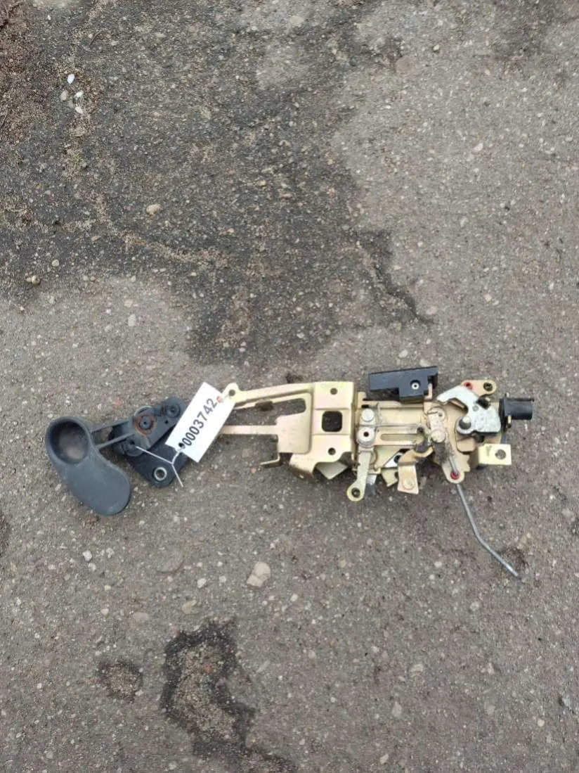 Ручка внутренняя передняя левая Peugeot Partner 1 поколение
