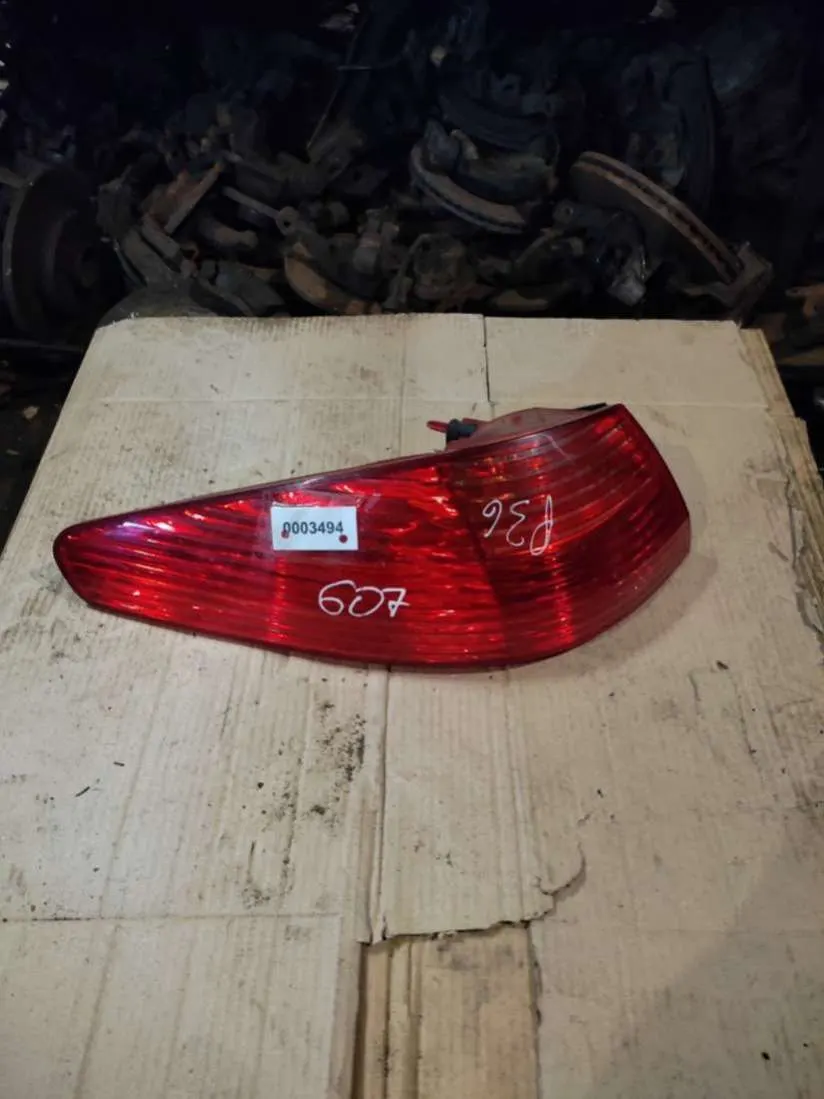 Фонарь задний левый Peugeot 607 1 поколение