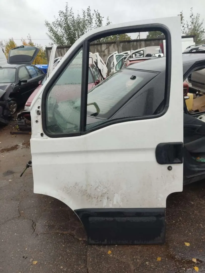 Дверь передняя левая IVECO Daily