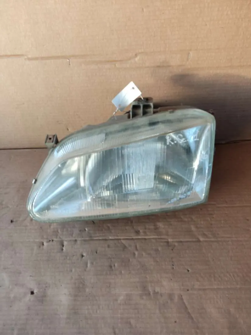 Фара передняя левая Renault Scenic 1 поколение