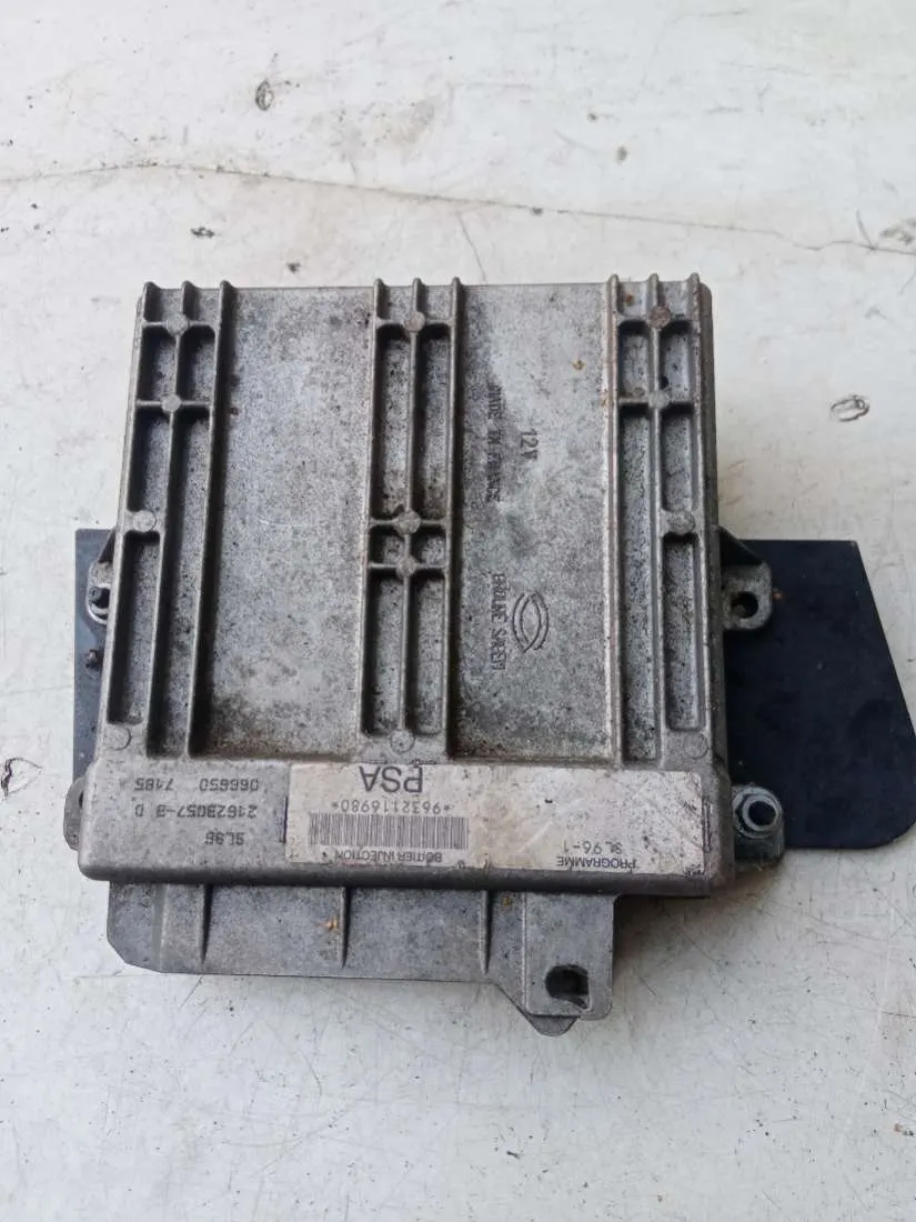 блок управления двигателем Citroen Xantia 1 поколение 9632116980