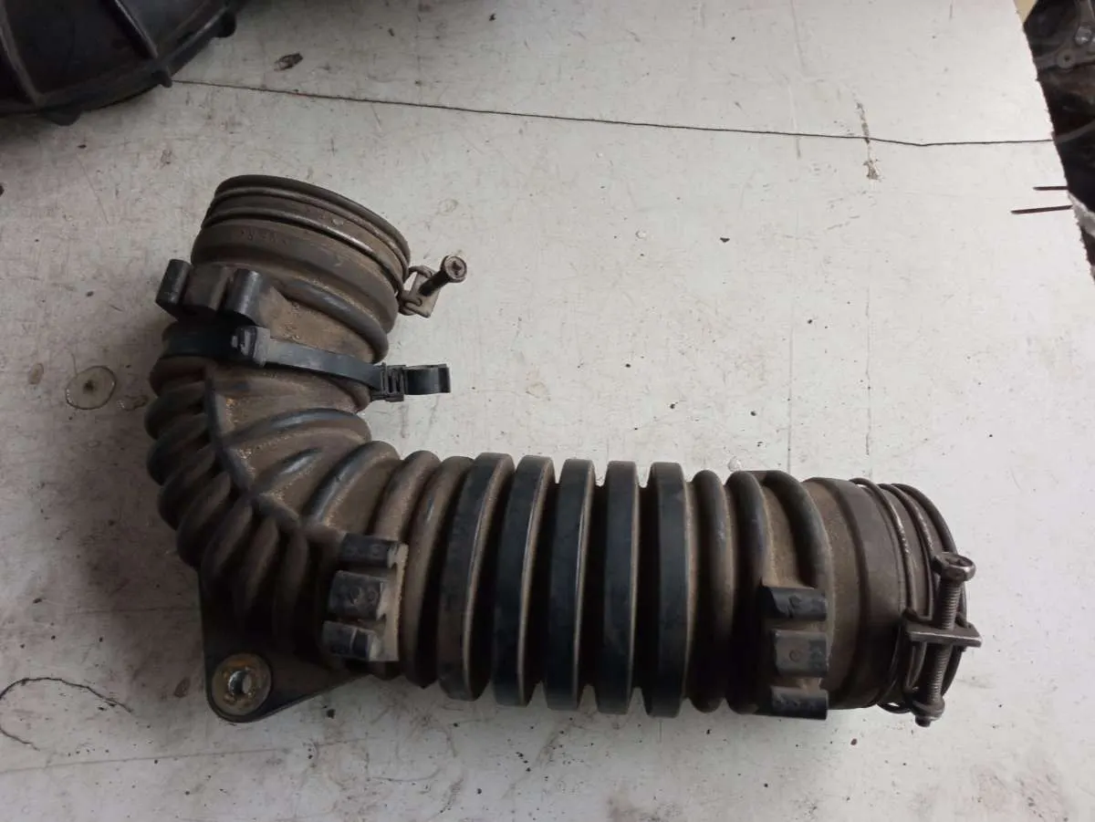 патрубок воздушного фильтра Nissan Almera N15 165780M902