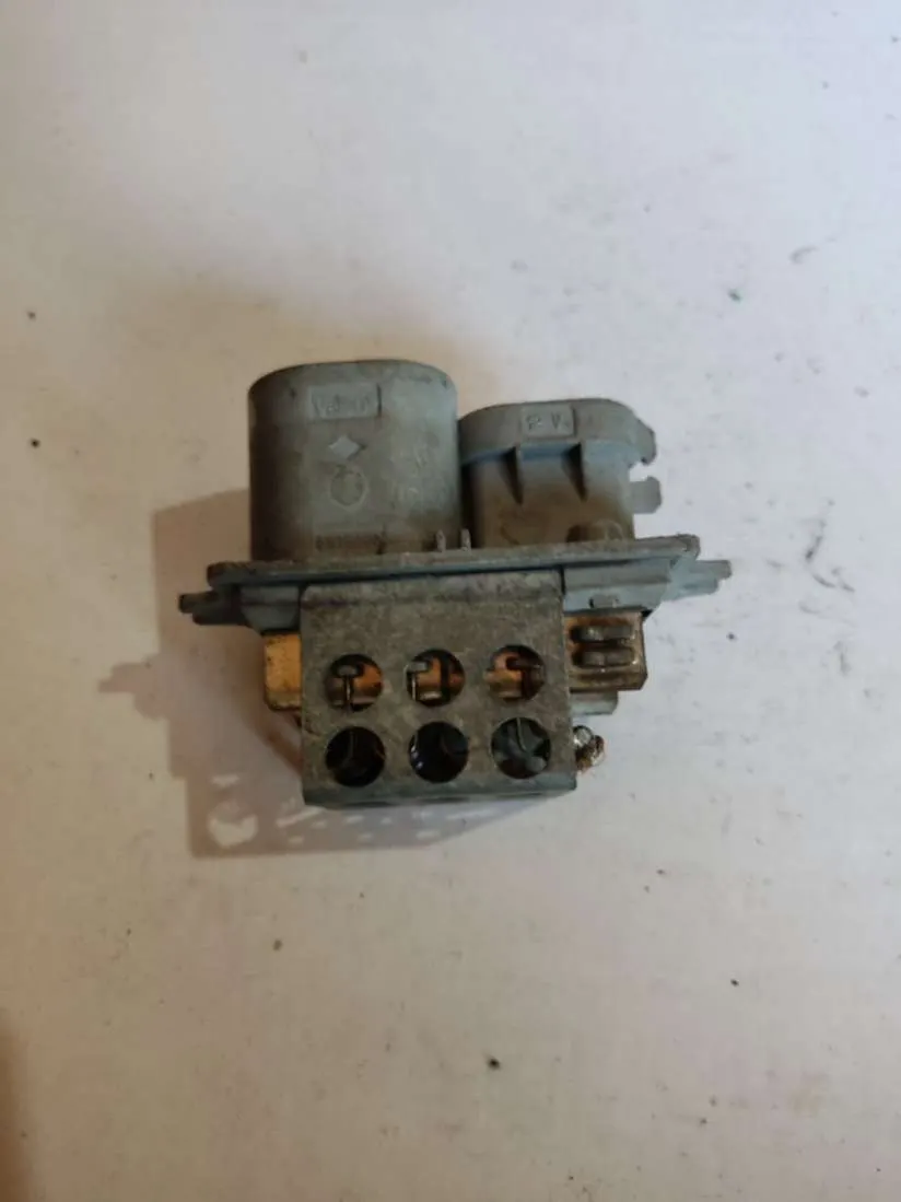 разъем на сопротивление печки Renault Scenic 1 поколение 651920n