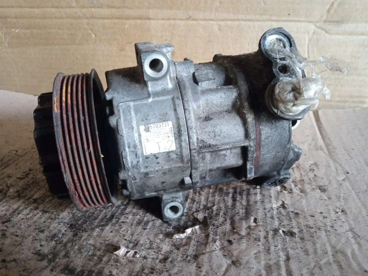 компрессор кондиционера Opel Corsa D 55703721