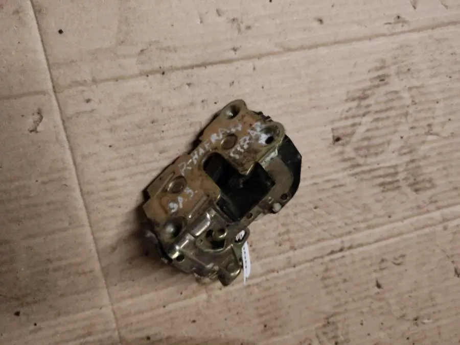 Замок двери задней правой Renault Safrane 1 поколение