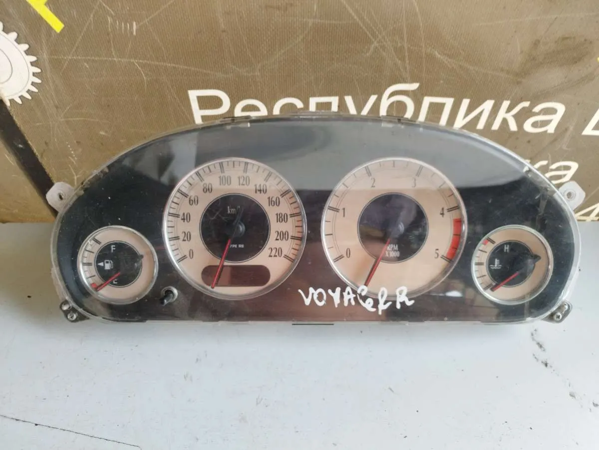 Щиток приборов (приборная панель) Chrysler Voyager 4 поколение