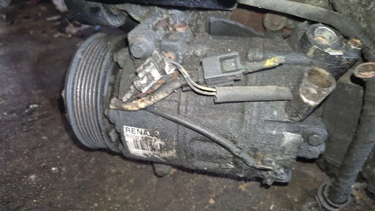 компрессор кондиционера Renault Laguna 3 поколение 8200890987C