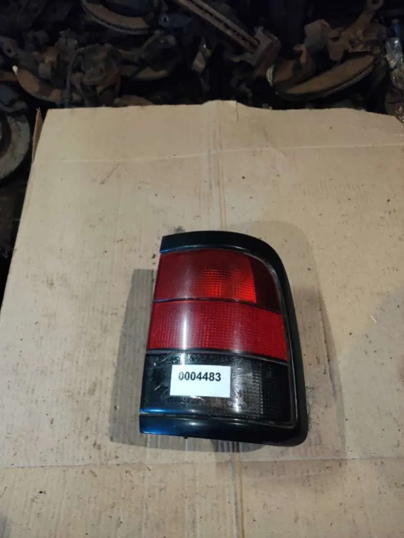 Фонарь задний правый Peugeot 806 221