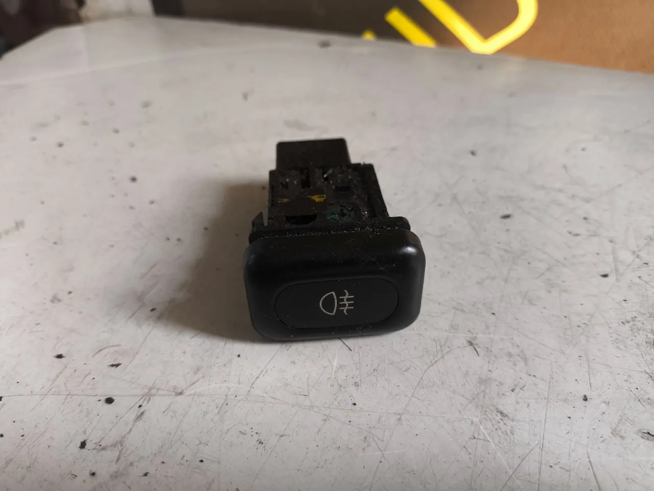кнопка противотуманных фар Nissan Serena C23