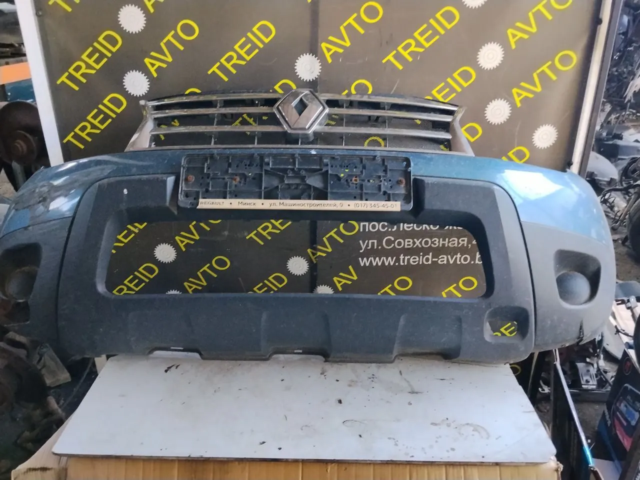 Заглушка (решетка) в бампер передний Renault Duster 1 поколение