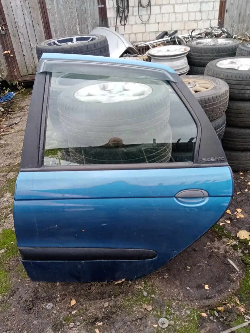 Дверь задняя левая Renault Scenic 1 поколение