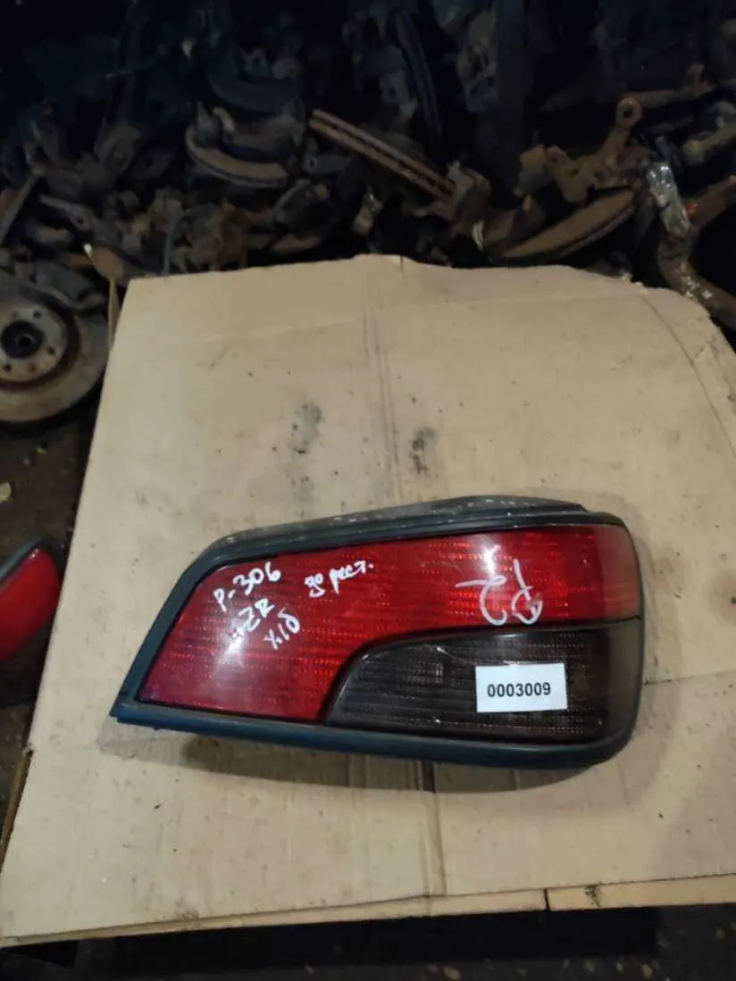 Фонарь задний правый Peugeot 306 1 поколение