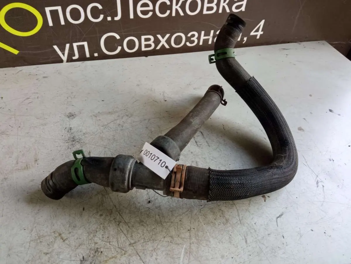 фланец (тройник) системы охлаждения Renault Scenic 3 поколение