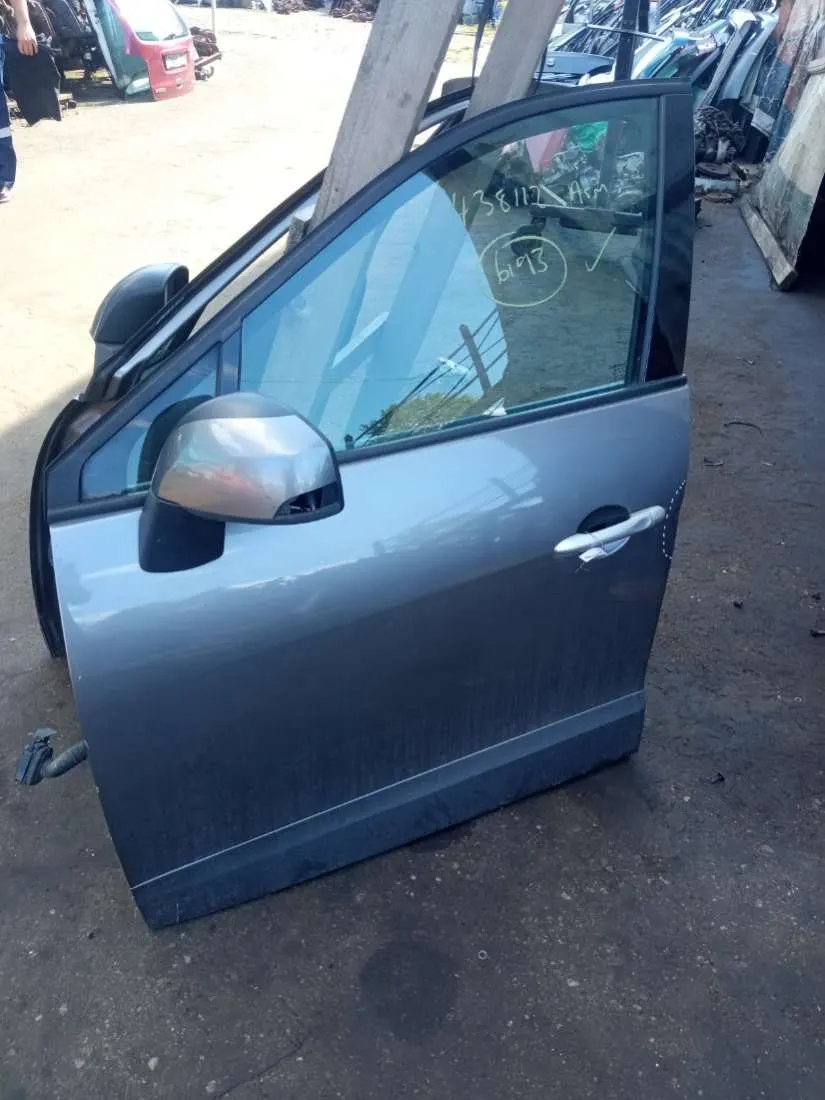 Дверь передняя левая Renault Scenic 3 поколение