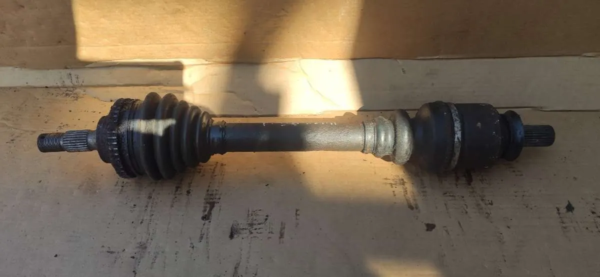Полуось передняя левая (приводной вал, ШРУС) Peugeot 306 1 поколение [рестайлинг]