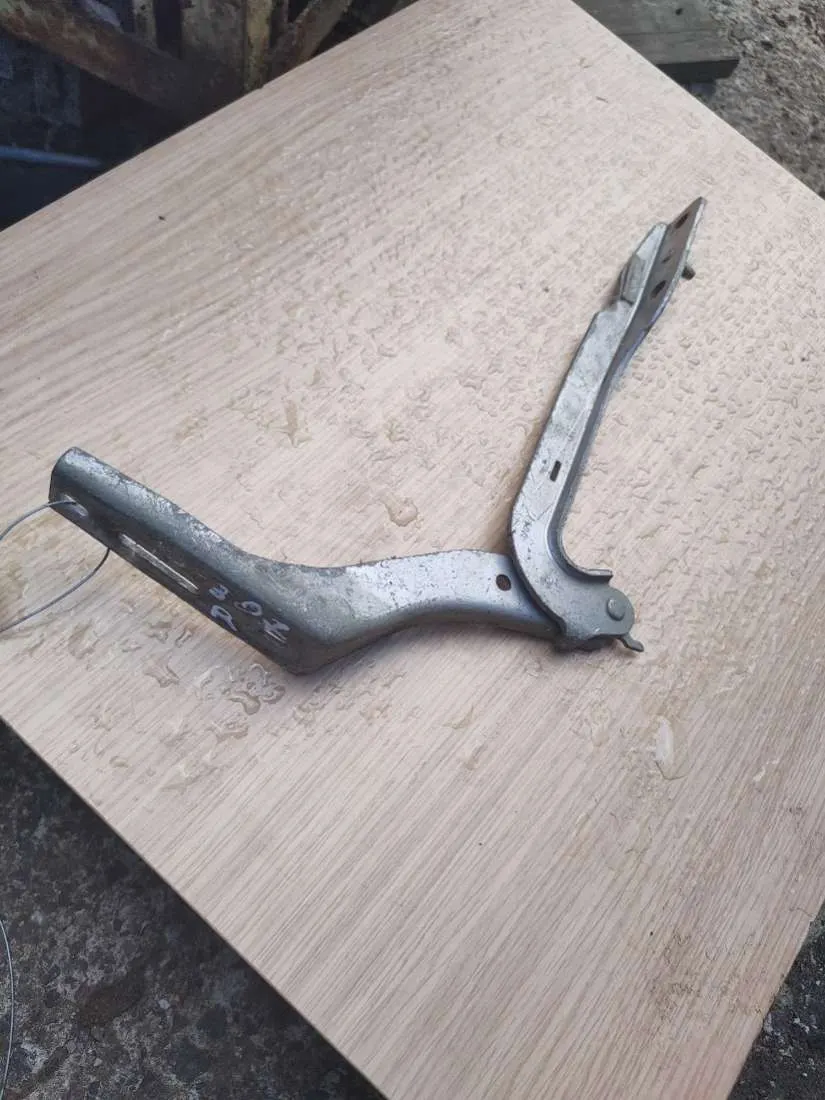 Петля капота правая Peugeot 307 1 поколение