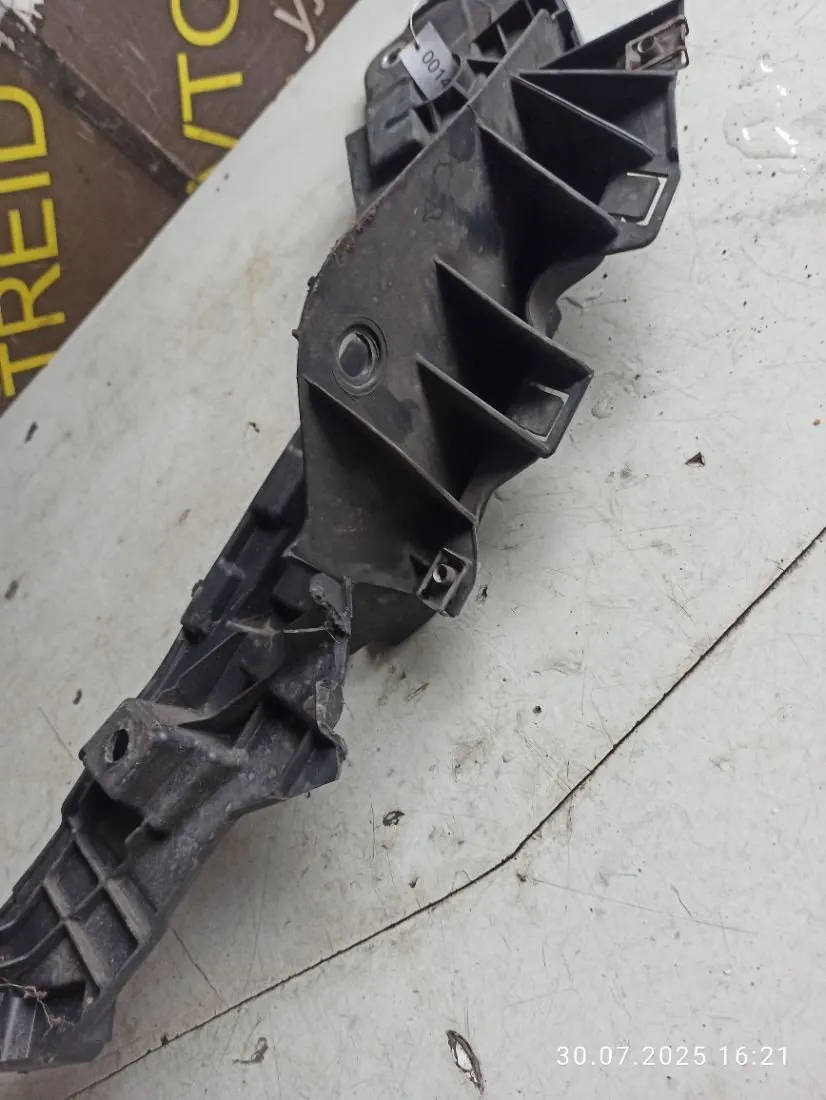 Кронштейн крепления бампера переднего Citroen Jumper 1375163080