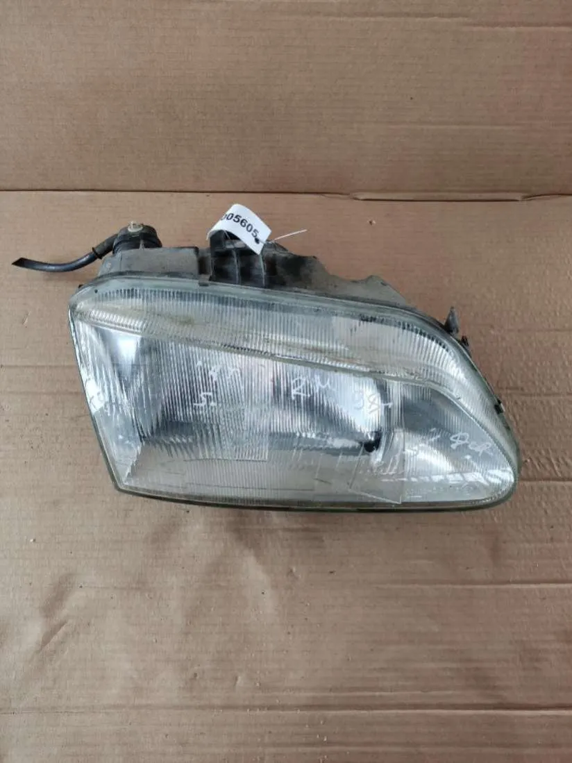 Фара передняя правая Renault Scenic 1 поколение