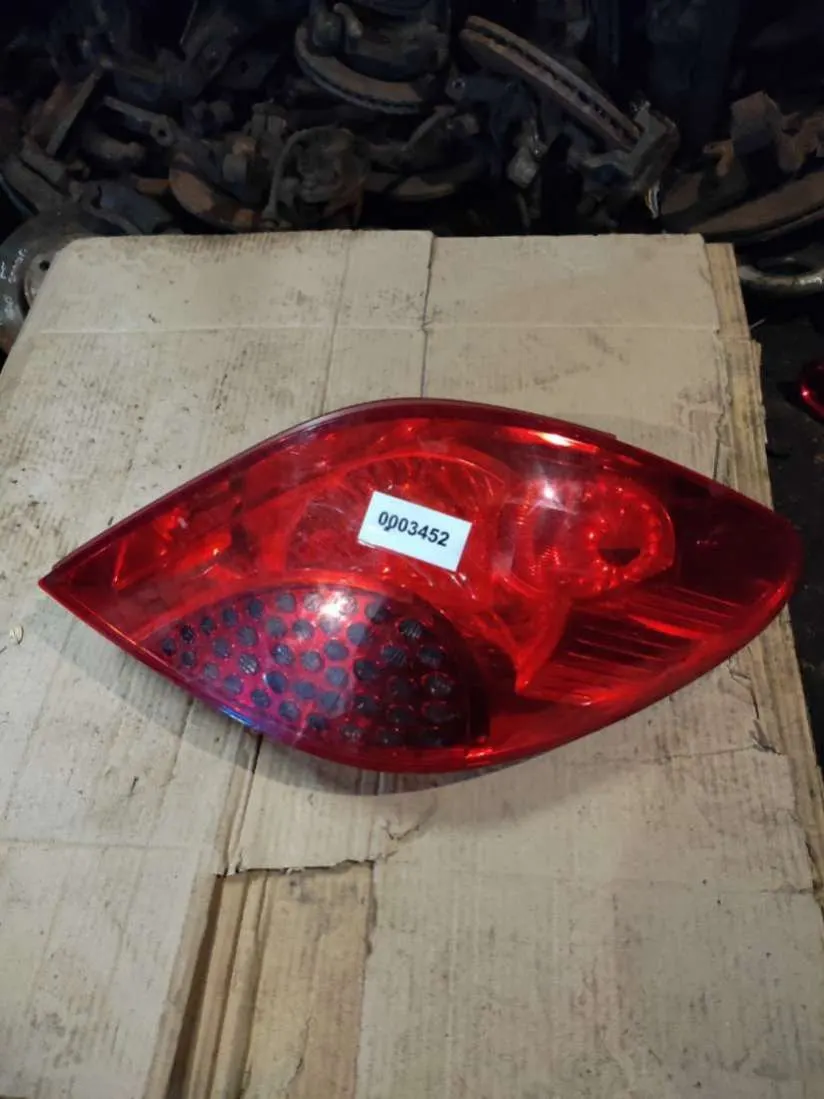 Фонарь задний правый Peugeot 207 1 поколение