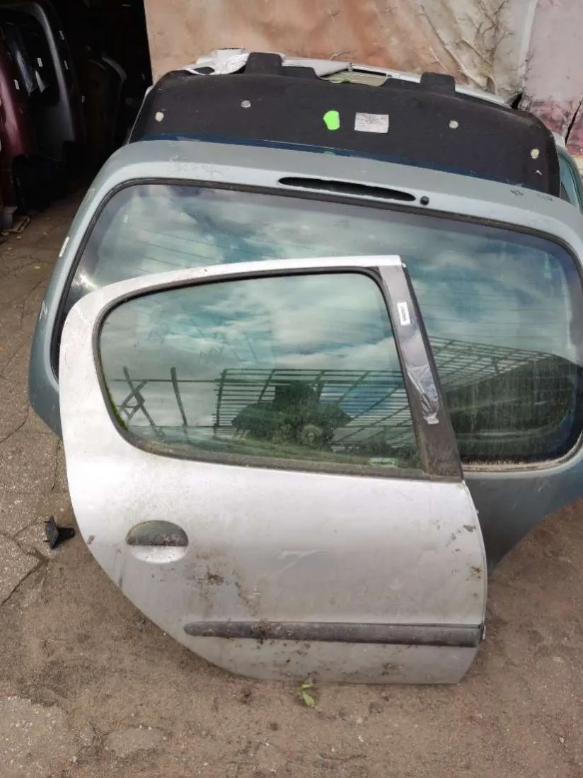 Дверь задняя правая Peugeot 206 1 поколение