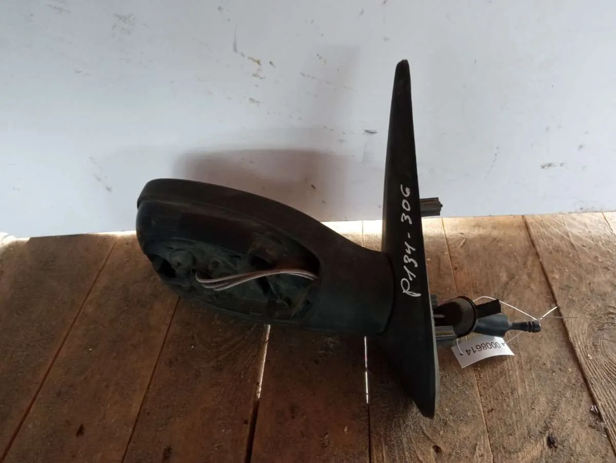 Зеркало правое Peugeot 306 1 поколение