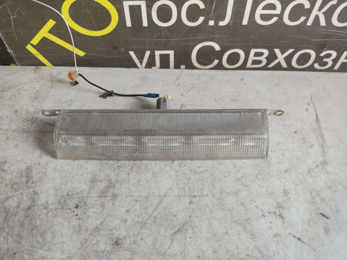 Дополнительный фонарь (Стоп-сигнал) Toyota Sienna 3 поколение