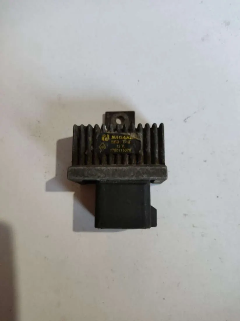 реле накала свечей Renault Scenic 1 поколение 7700115078