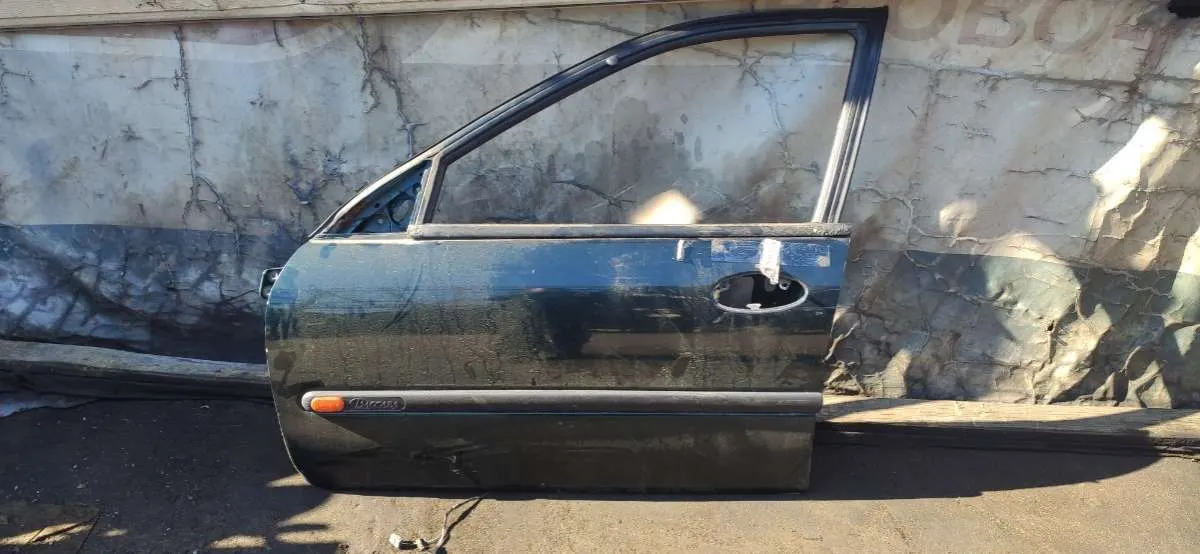 Дверь передняя левая Renault Laguna 1 поколение