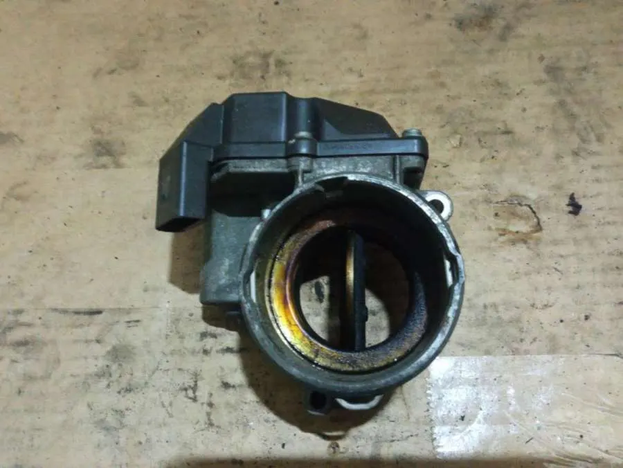 дроссельная заслонка Volkswagen Jetta 5 поколение 03G128063A