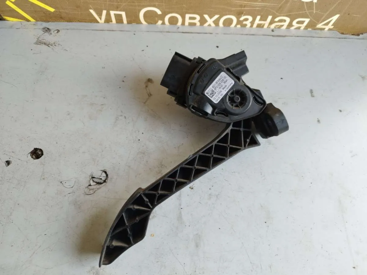 педаль газа Ford Transit 6C119F836CC