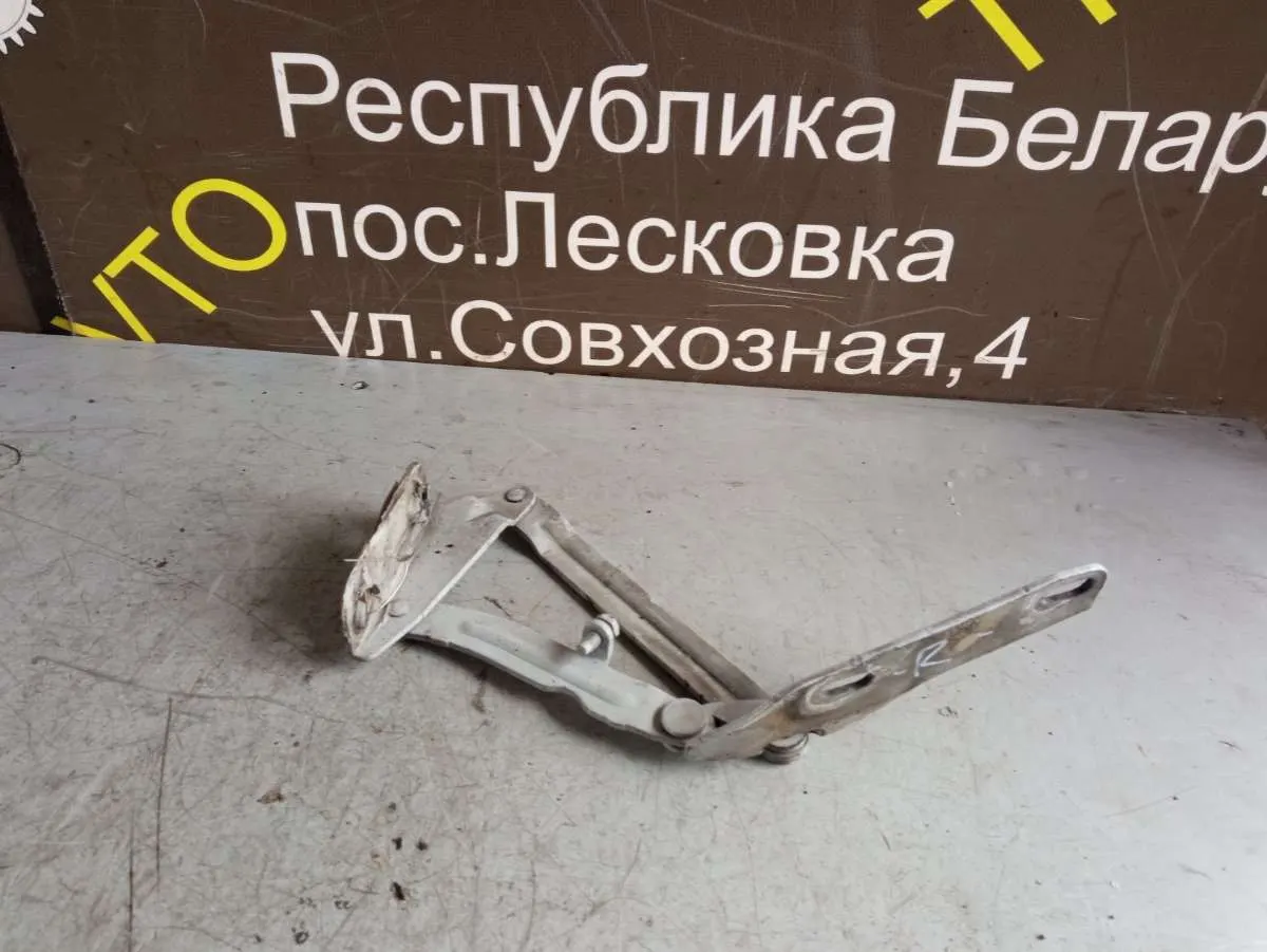 Петля капота правая Mercedes-Benz Sprinter