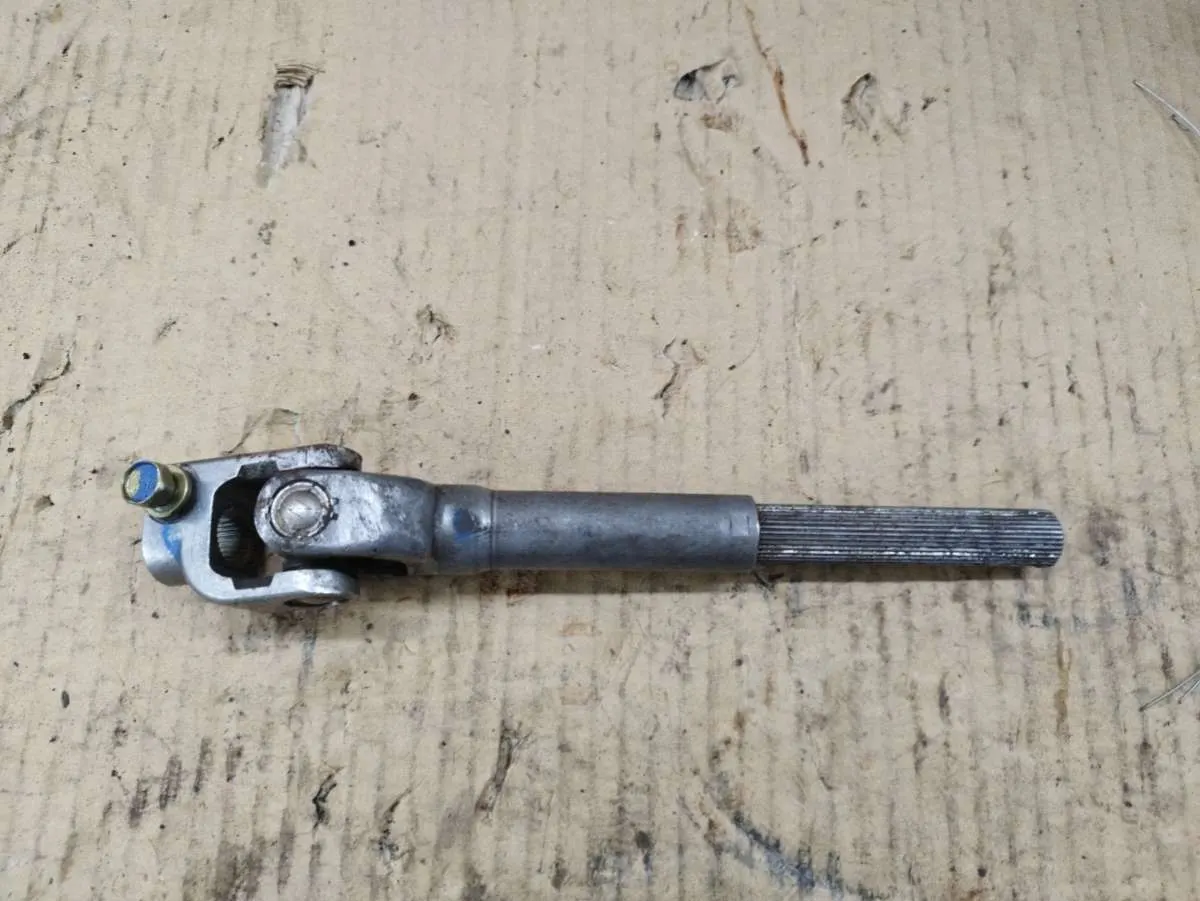 рулевой карданчик Toyota Corolla E120