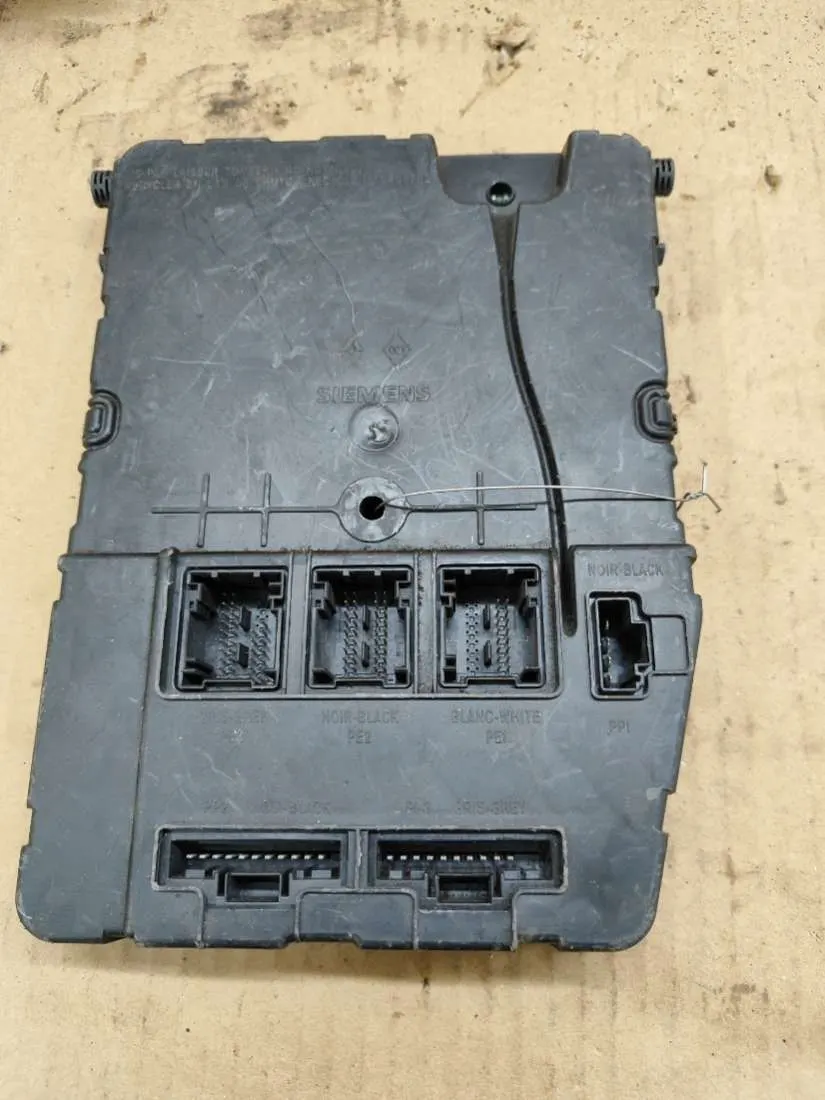 блок комфорта Renault Megane 2 поколение 8200309690