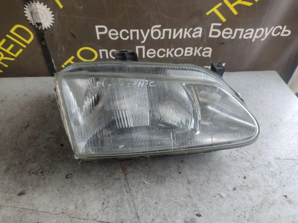 Фара передняя правая Renault Scenic 1 поколение
