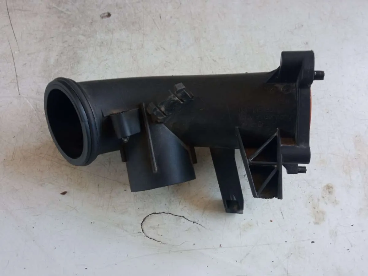патрубок (трубопровод, шланг) Volkswagen Touran 1 поколение 03C145861D