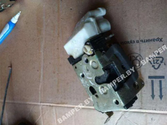 Замок двери задней правой Fiat Palio 1 поколение