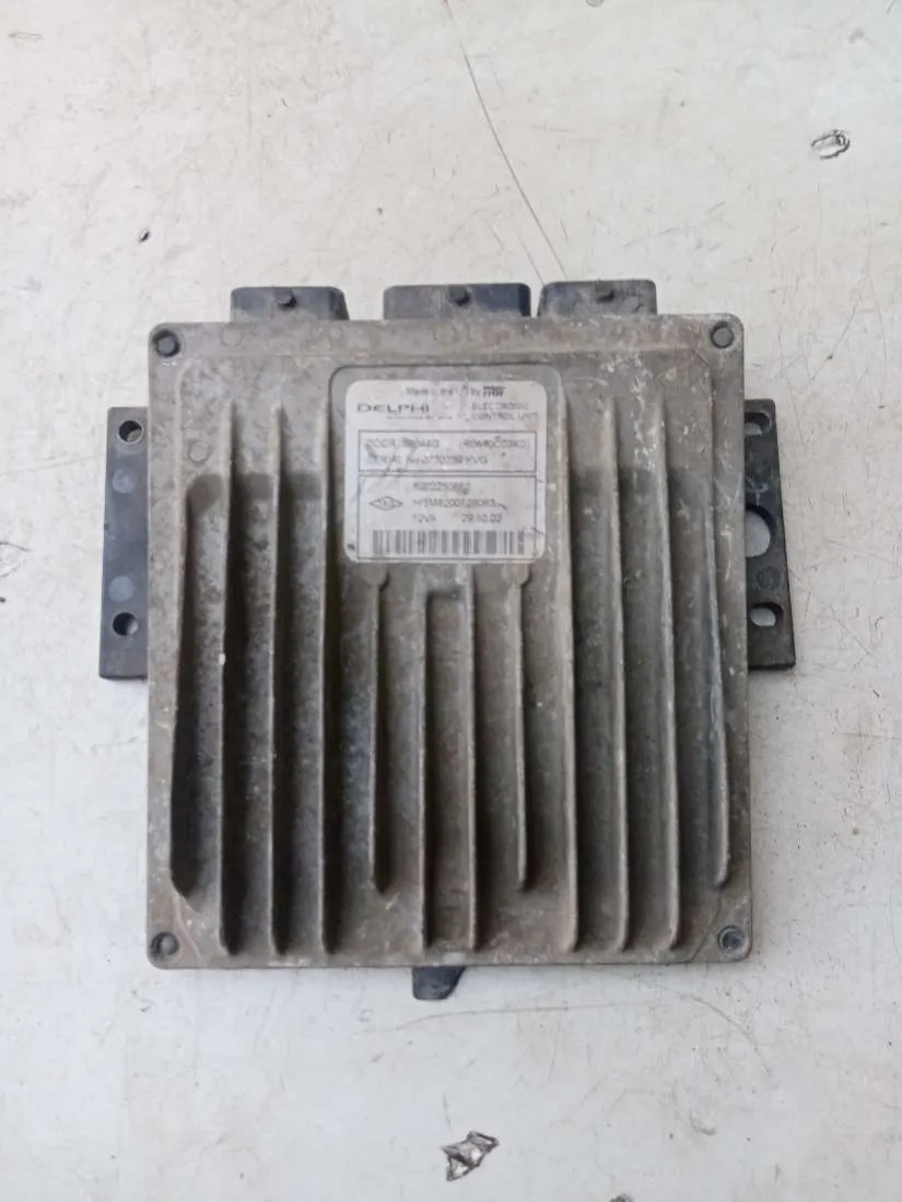 блок управления двигателем Renault Clio 2 поколение 8200250662