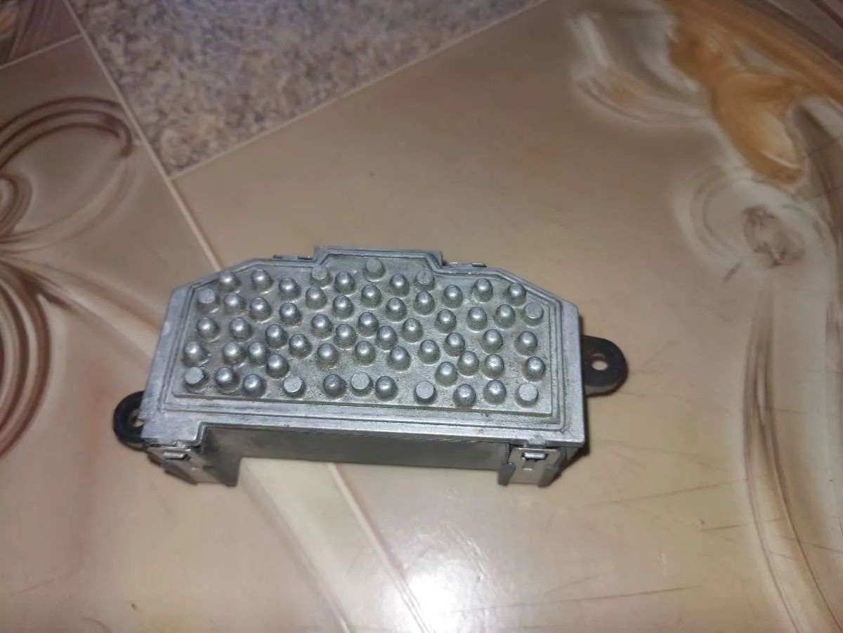 разъем на сопротивление печки Citroen C4 1 поколение 9654652480