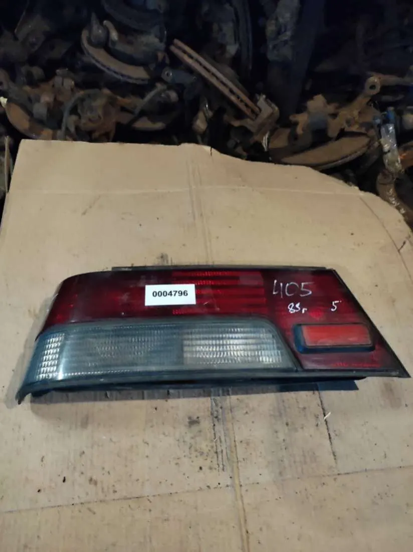 Фонарь задний левый Peugeot 405 1 поколение