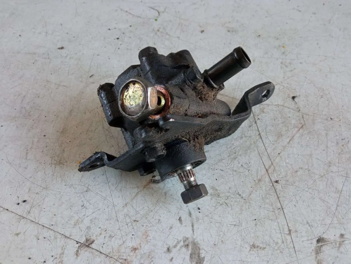Насос ГУР Nissan Sunny B15