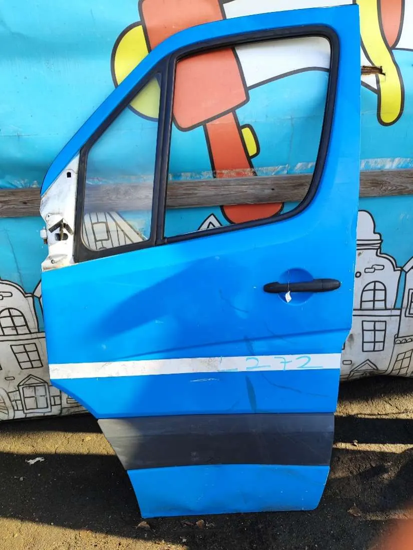 Дверь передняя левая Mercedes-Benz Sprinter