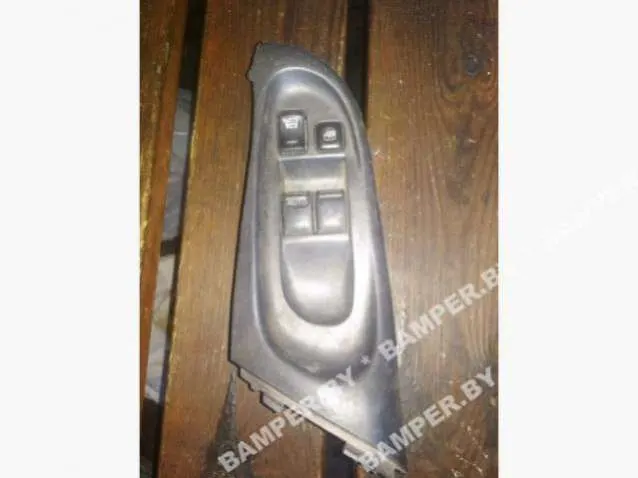 блок управления стеклоподъемниками Nissan Almera 2 поколение (N16)