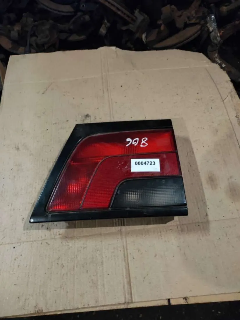 Фонарь крышки багажника правый Peugeot 806 221
