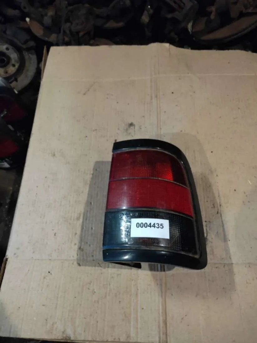 Фонарь задний правый Peugeot 806 221