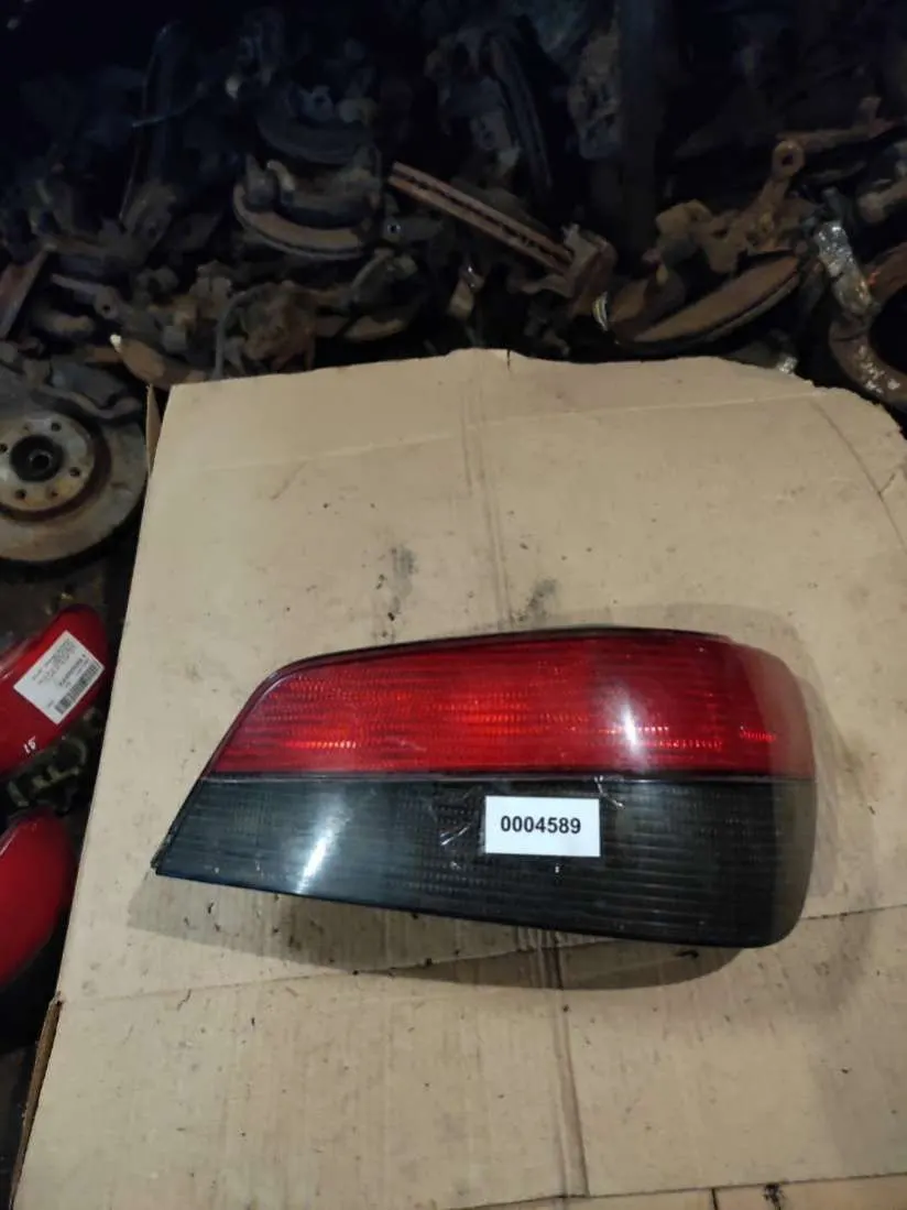 Фонарь задний правый Peugeot 306 1 поколение [рестайлинг]