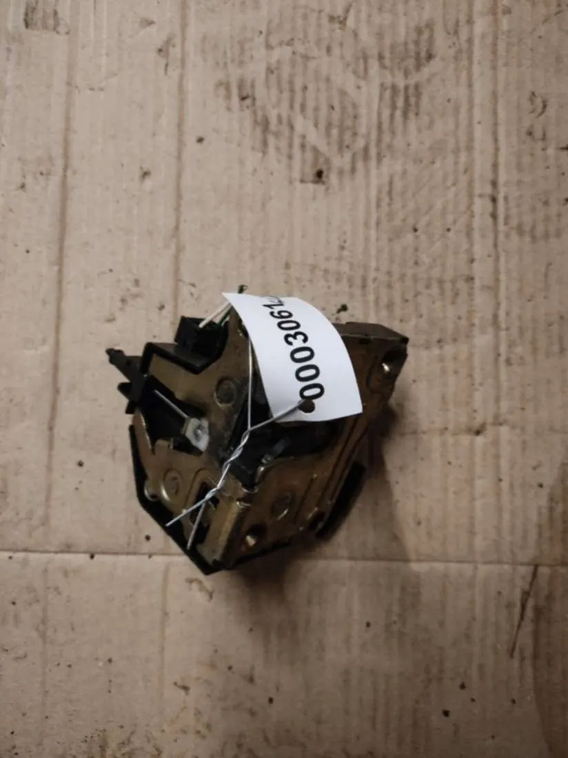 Замок двери передней левой Renault Scenic 1 поколение