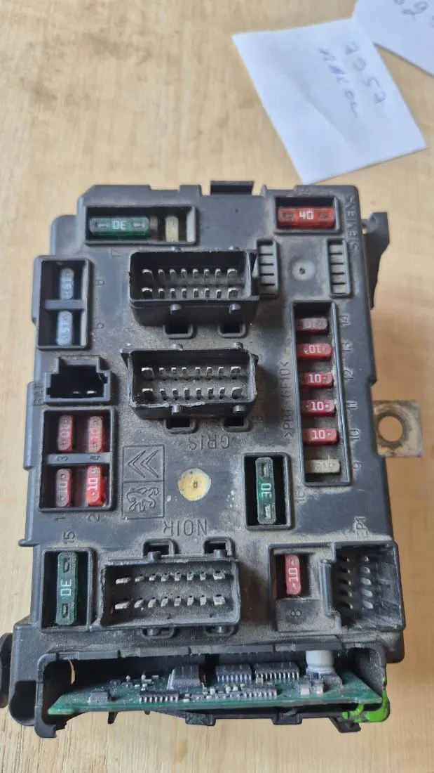 блок управления BCM (бортовой сети) Citroen C5 1 поколение 964310098000