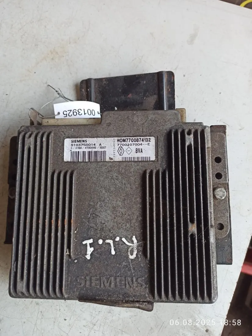 блок управления двигателем Renault Laguna 1 поколение 7700874132
