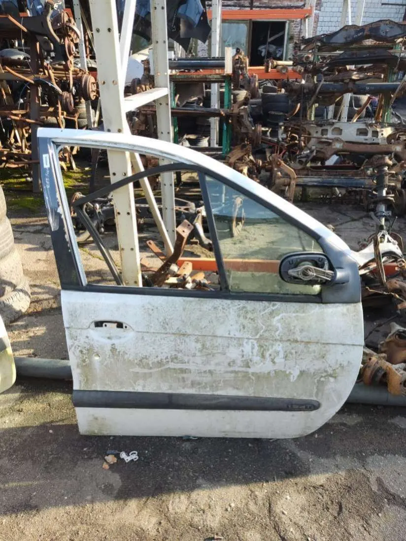 Дверь передняя правая Renault Scenic 1 поколение